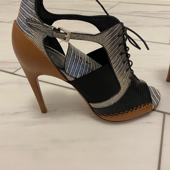 Gorgeous Dior Heels. Like new. Size 8 - Picture 4 of 7